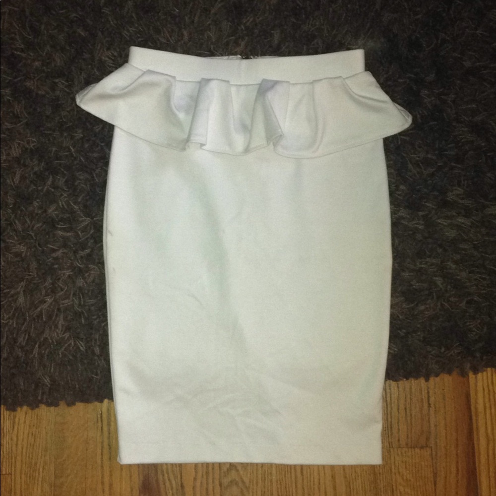 XOXO White Peplum Pencil Skirt w Gold Zipper